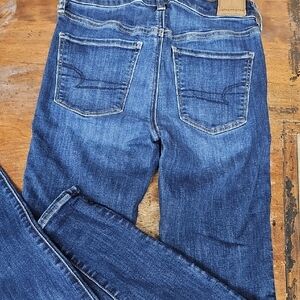 Ladies American Eagle Outfitters Dark Blue Straight Jeans Size 6.